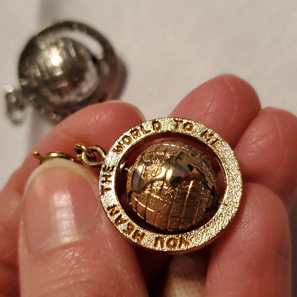 Vintage Monet spinning world charms - Picture 3 of 13